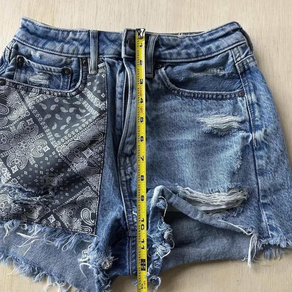 American Eagle Outfitters Shorts Womens 2 28W Blue Boyfriend Distressed Paisley